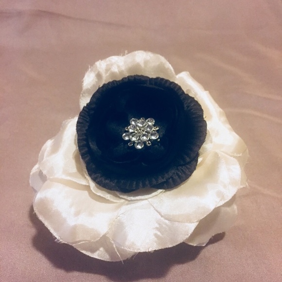 Multiple boutonnière/corsage combo - Picture 4 of 4